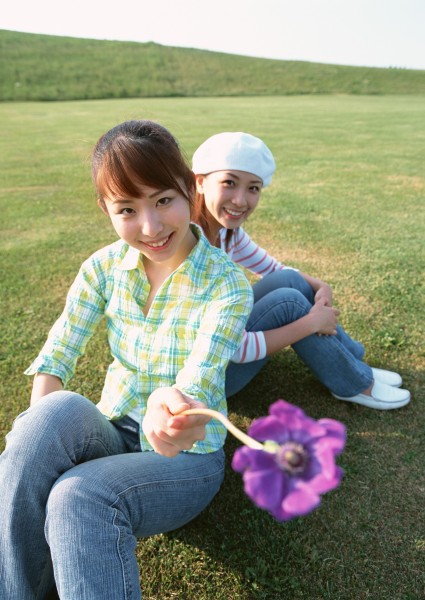 草地放松休闲女性图片(28张)