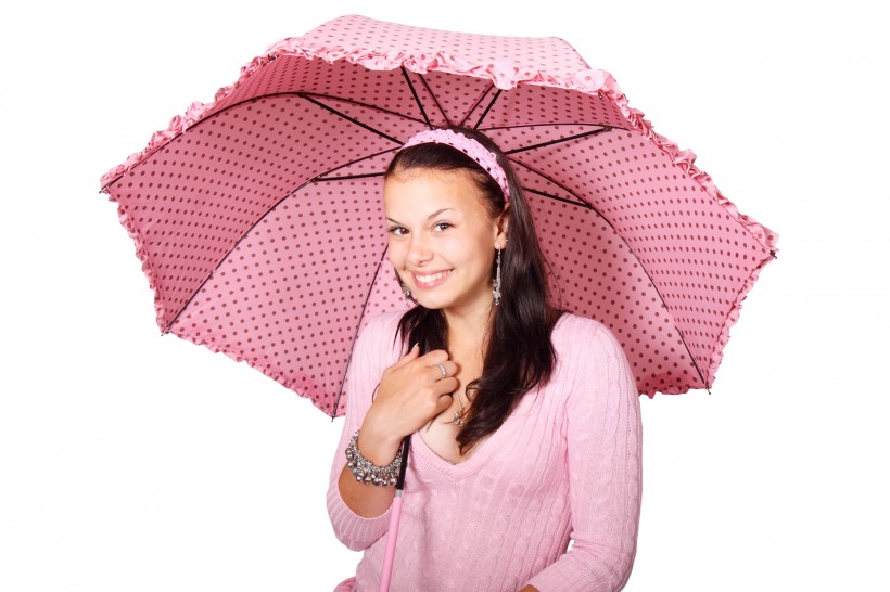撑着雨伞的女孩图片(11张)