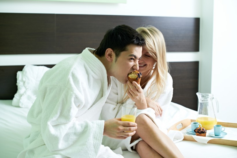 吃早餐的情侣图片(10张)