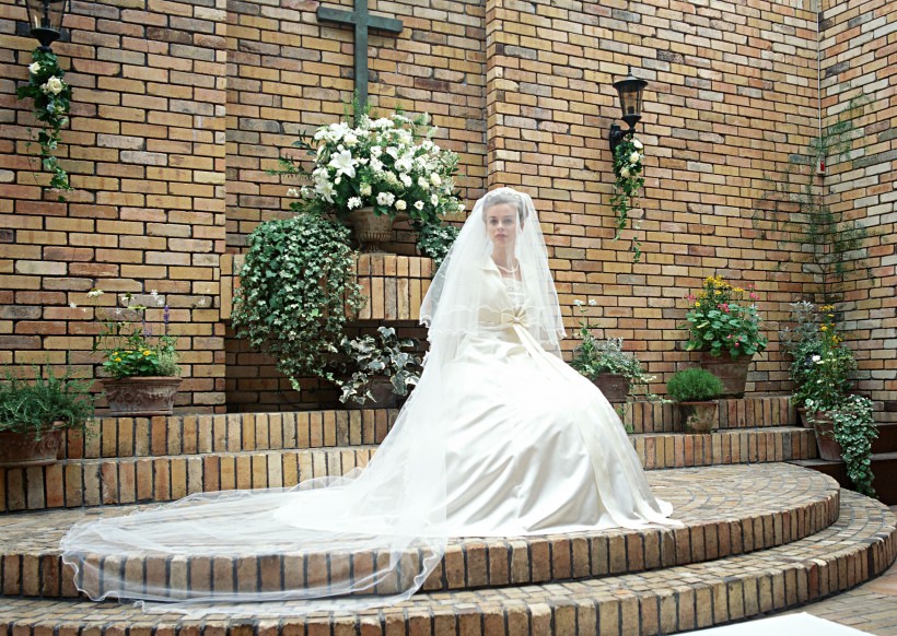 身穿白婚纱的新娘图片(15张)