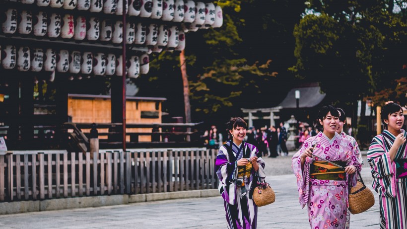 穿着传统和服的日本人图片(7张)