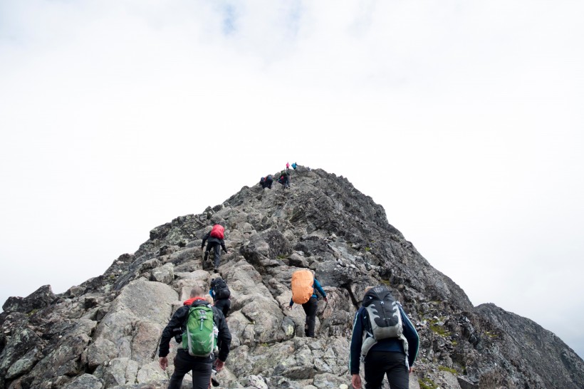 登山旅行的人物图片(15张)