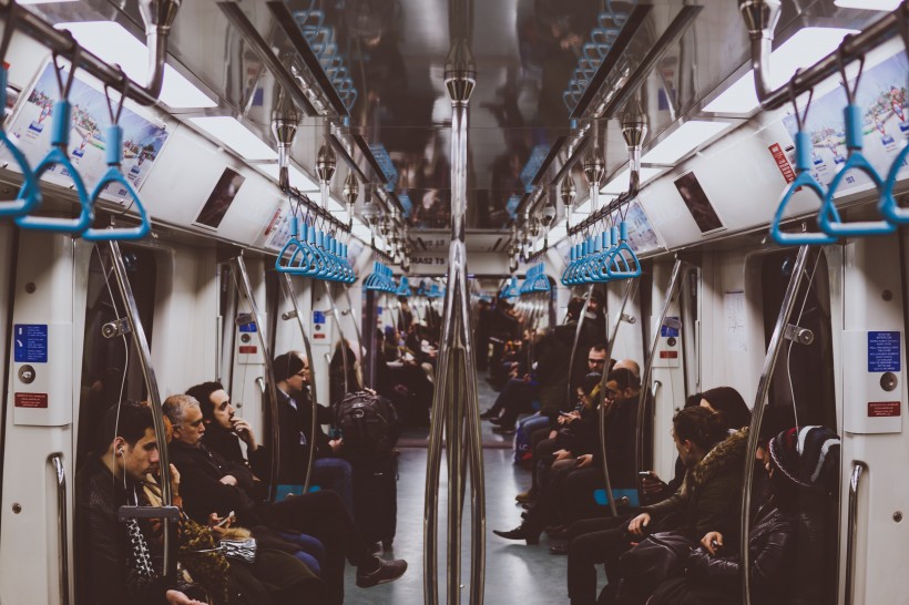 地铁中的人群图片(10张)