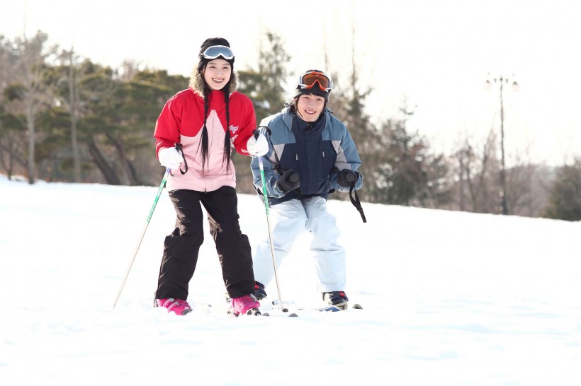 冬季休闲滑雪情侣图片(130张)