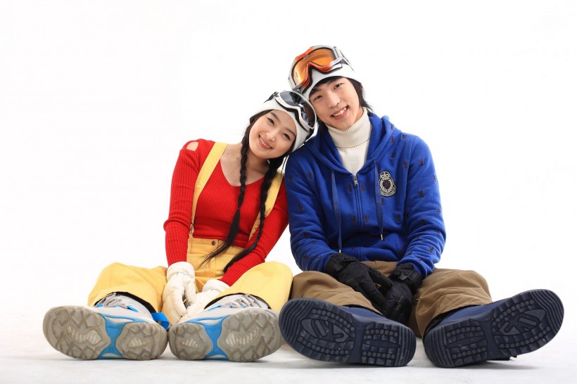 冬季休闲滑雪情侣图片(130张)