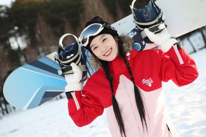 冬季休闲女性滑雪图片(130张)