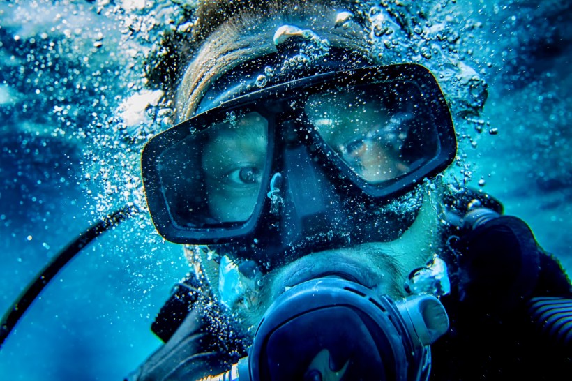 海底潜水人物图片(15张)