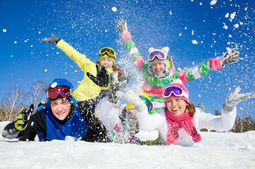 开心滑雪的一家人图片(20张)