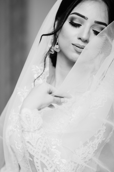 穿着洁白婚纱的新娘图片(11张)