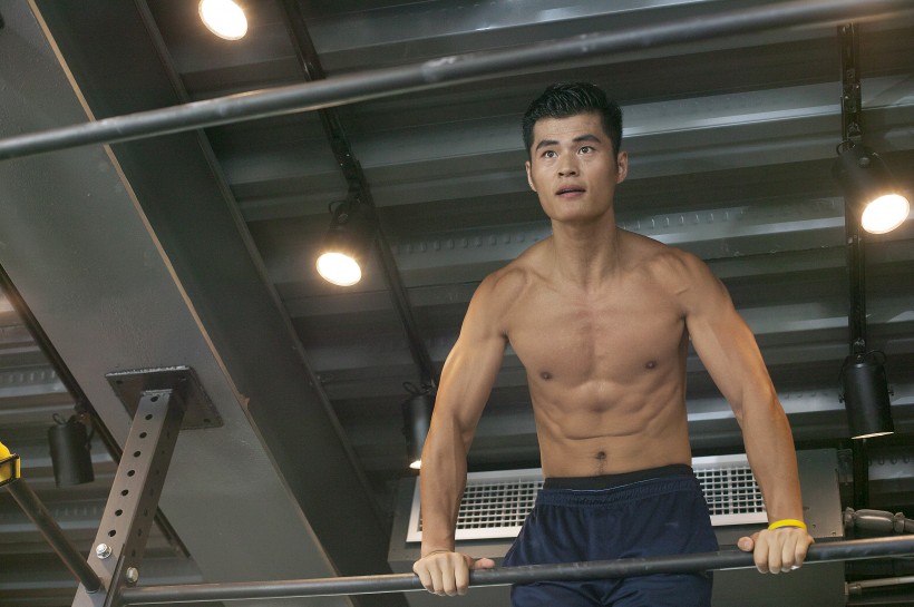 在健身房里健身的男人图片(15张)