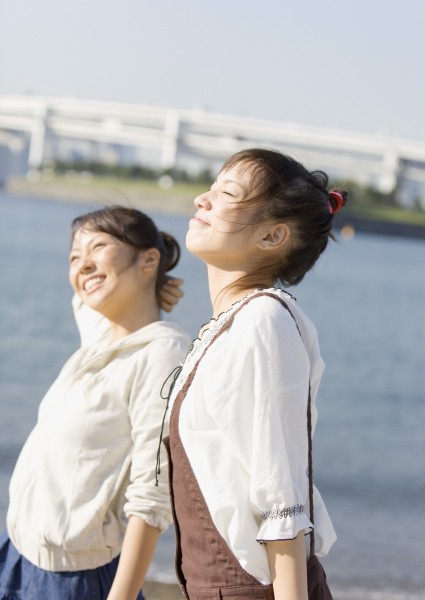 假期女孩海边玩耍图片(33张)