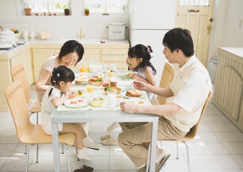 家人餐桌用餐图片(26张)