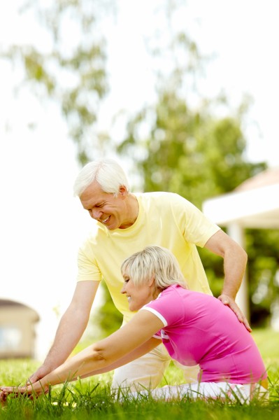 锻炼身体的老年夫妇图片(9张)