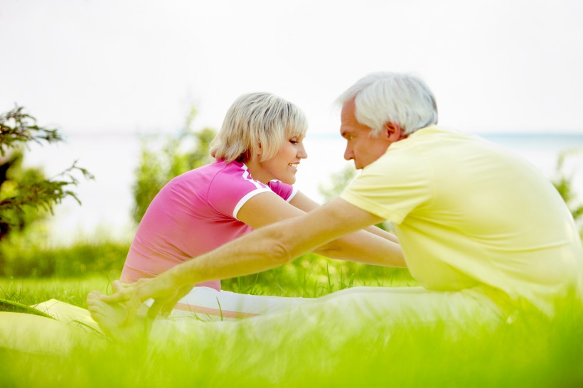 锻炼身体的老年夫妇图片(9张)