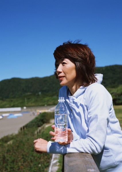 老人海边健身图片(32张)