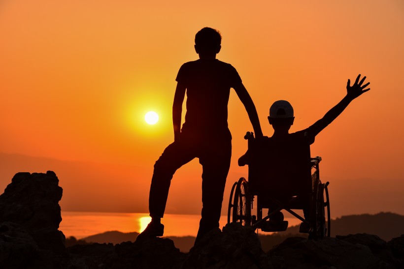 轮椅上的残疾人图片(16张)