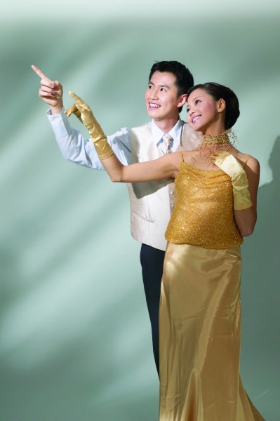 男女礼服pose图片(31张)