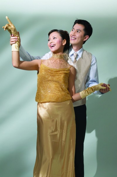 男女礼服pose图片(31张)
