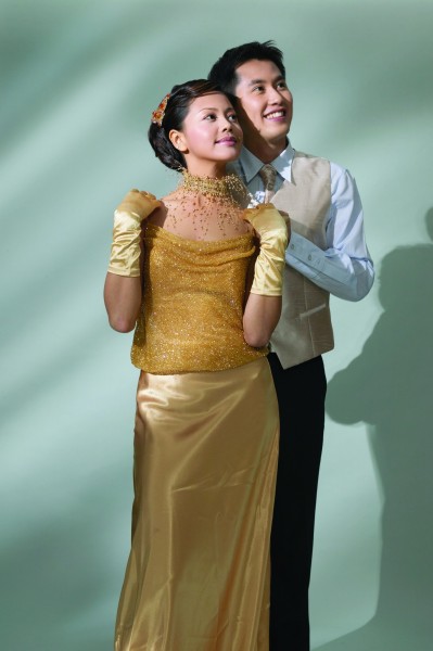 男女礼服pose图片(31张)