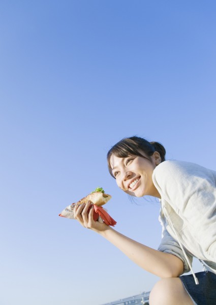 女孩假期品尝美食图片(28张)