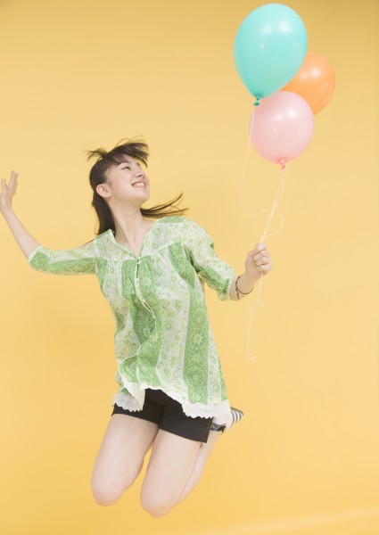 女孩和气球图片(28张)