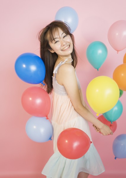 女孩和气球图片(28张)