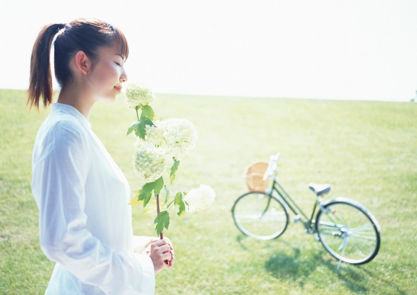 骑自行车的女孩图片(16张)