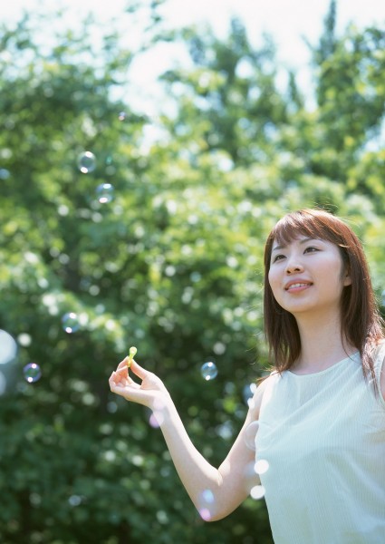 女孩与自然图片(52张)