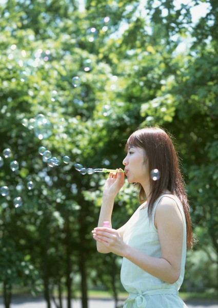 女孩与自然图片(52张)