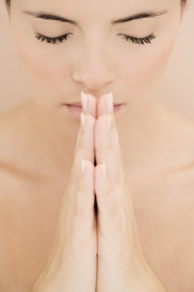 女性祈祷图片(11张)