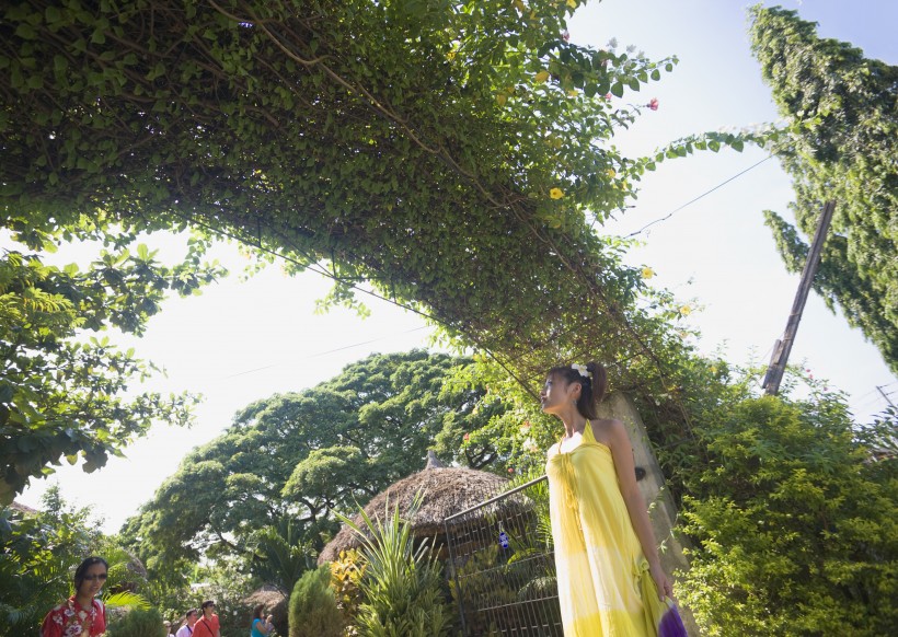 女性在清新绿色大自然度假图片(25张)
