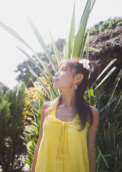 女性在清新绿色大自然度假图片(25张)