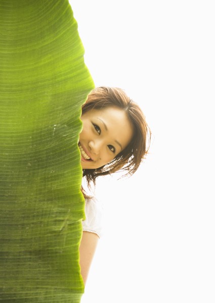 女性在清新绿色大自然度假图片(25张)