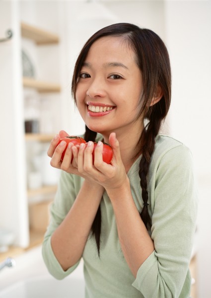 女性和食物水果图片(16张)