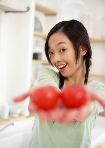 女性和食物水果图片(16张)