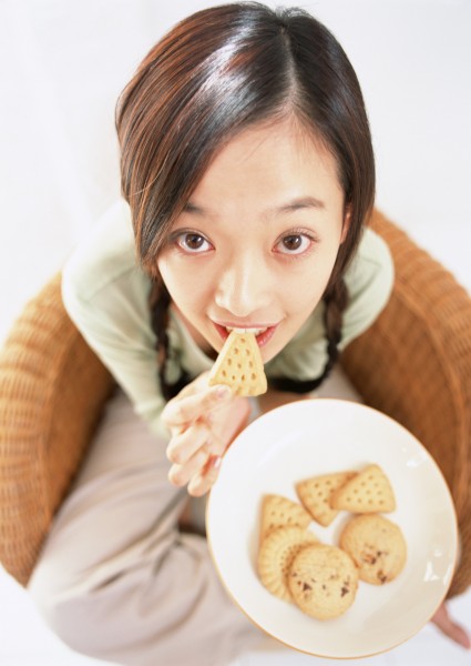 女性和食物水果图片(16张)