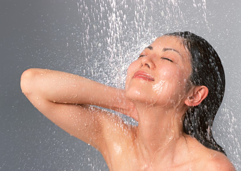 女性洗澡沐浴图片(24张)