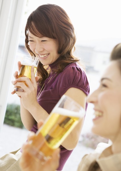 朋友聚会享用啤酒图片(15张)
