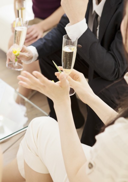 朋友聚会享用香槟图片(23张)