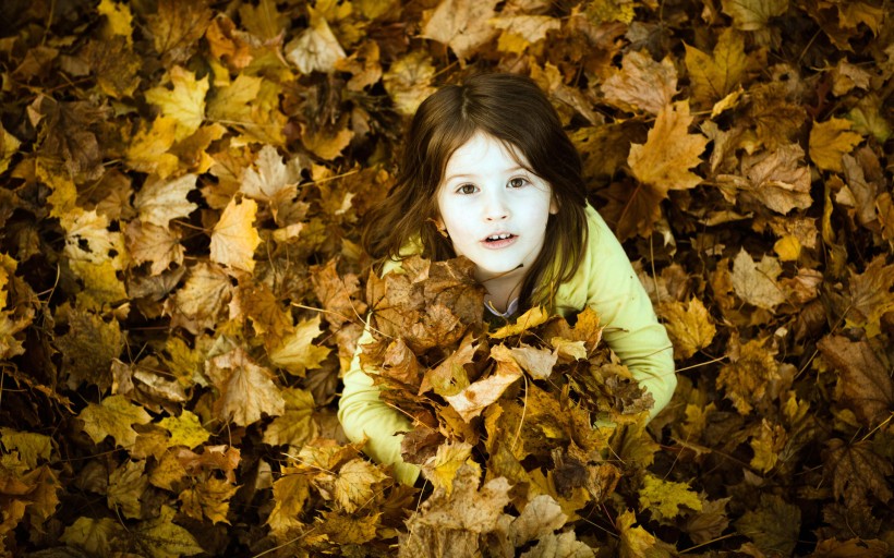 秋天的儿童图片(8张)