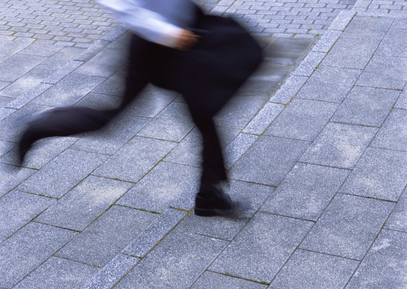 人物走路腿部特写图片(16张)