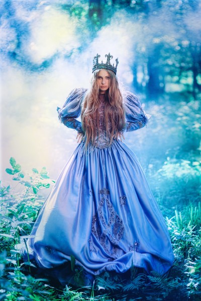 森林中的美女公主图片(19张)
