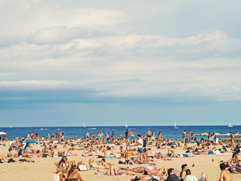 沙滩上度假的人们图片(10张)