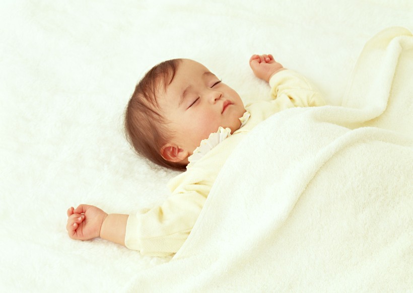正在甜蜜睡觉的宝宝图片(15张)