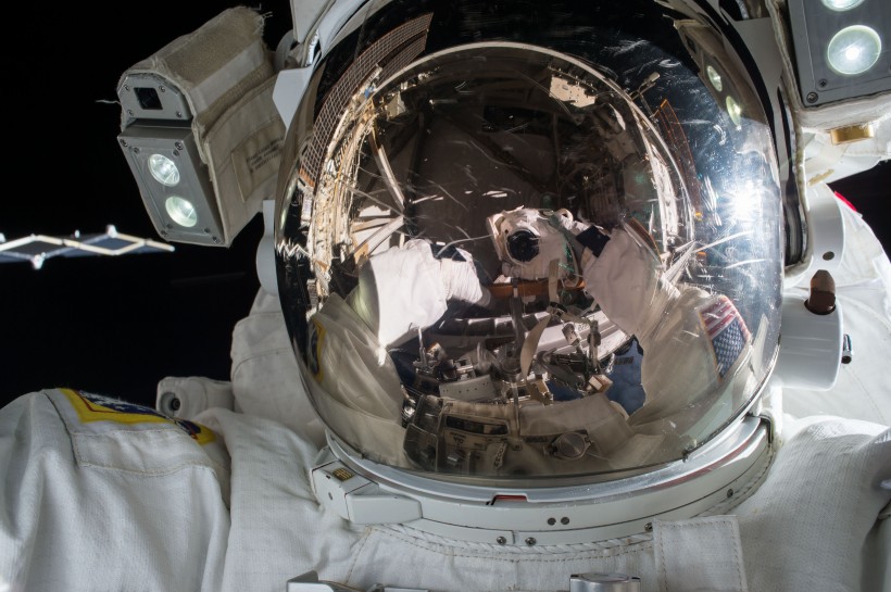 太空中的宇航员图片(10张)