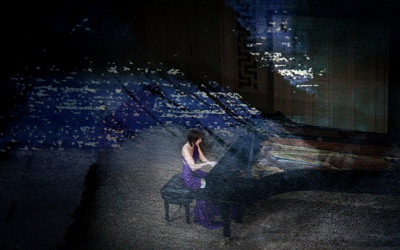 弹钢琴的少女图片(14张)