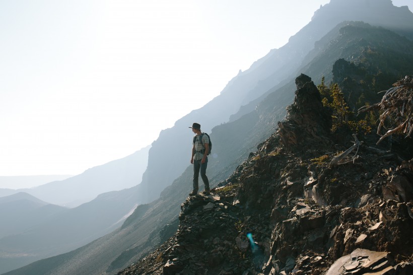 徒步旅行的旅游爱好者图片(16张)