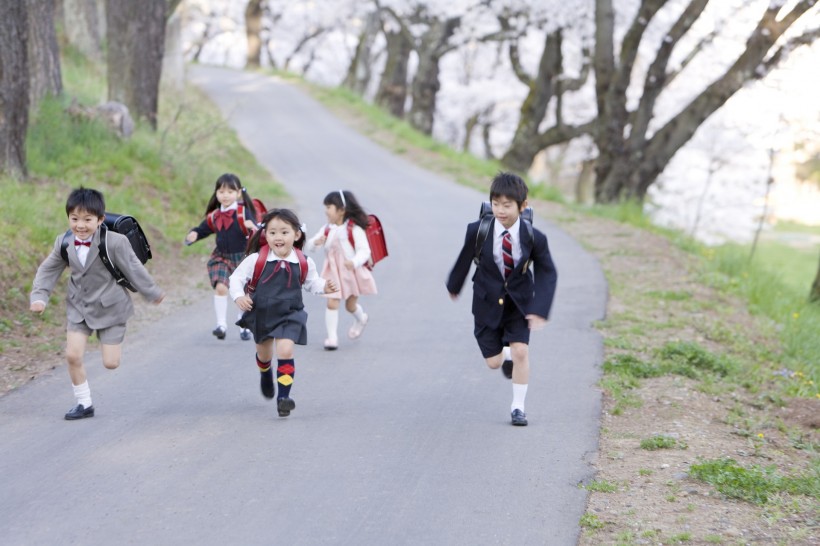 小学生放学的路上图片(28张)