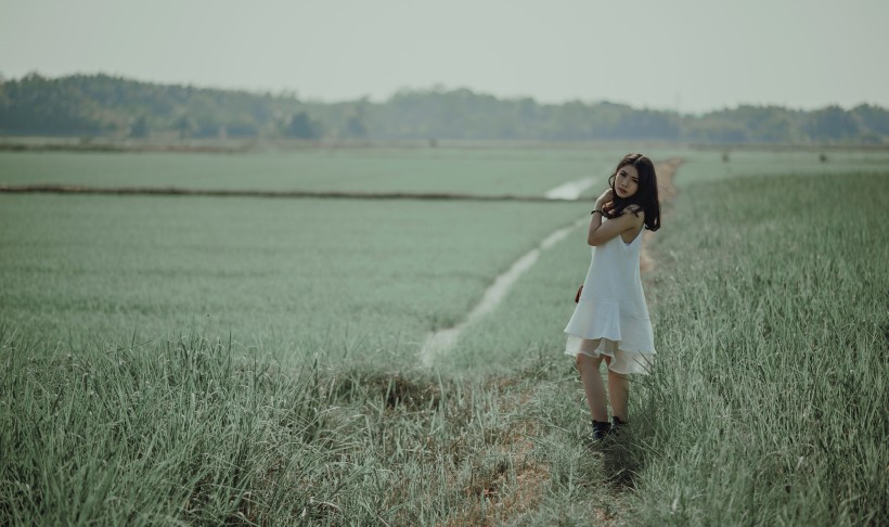 一个美丽女孩的写真图片(10张)