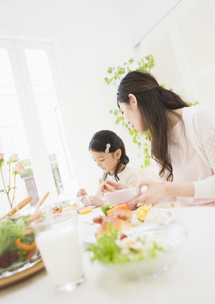 幸福一家人用餐图片(26张)